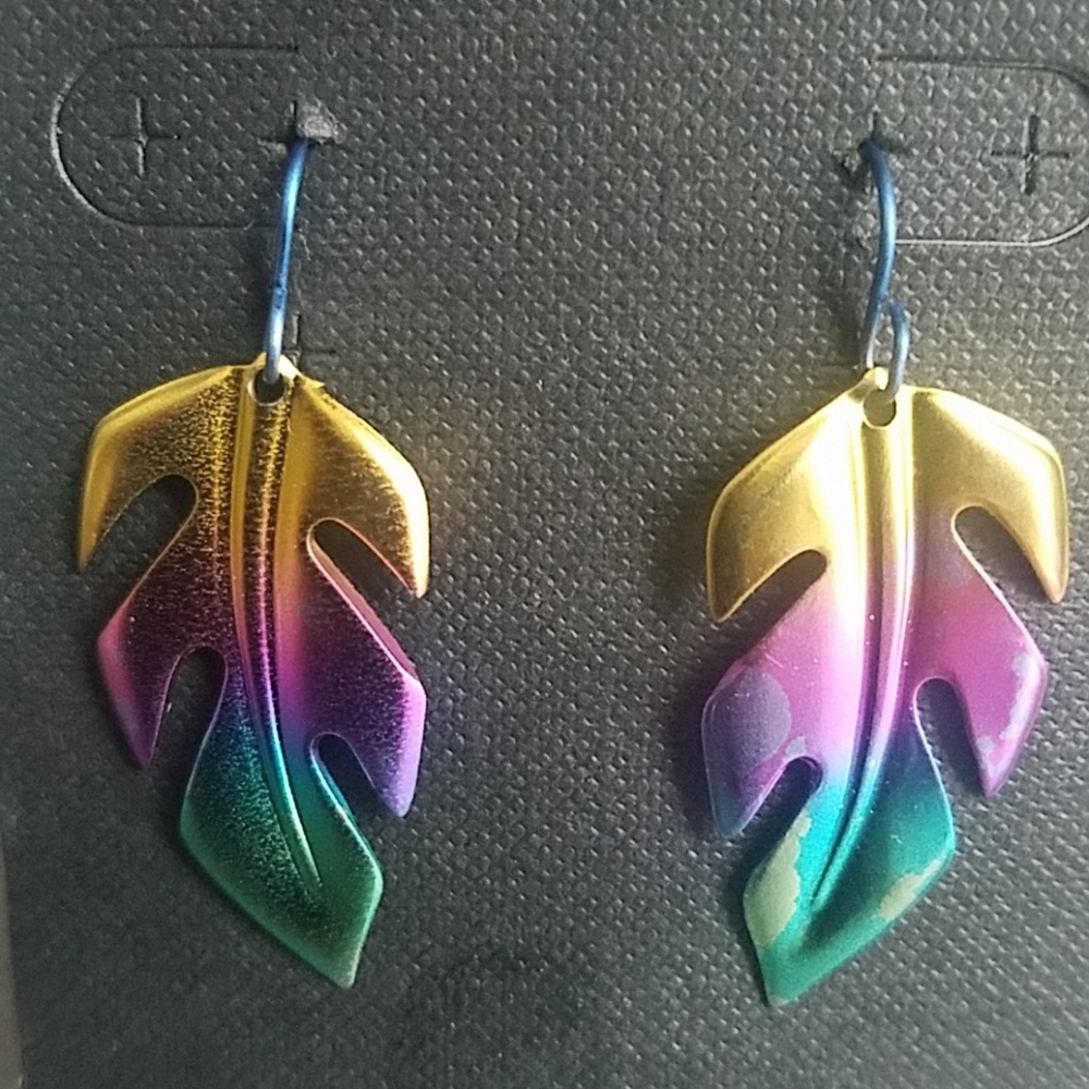 💥4/$18  Palm leaf boho earrings